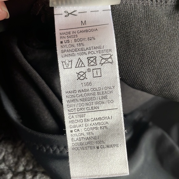 Old Navy swimsuit top Size Medium Nice Used Condition - Picture 4 of 4